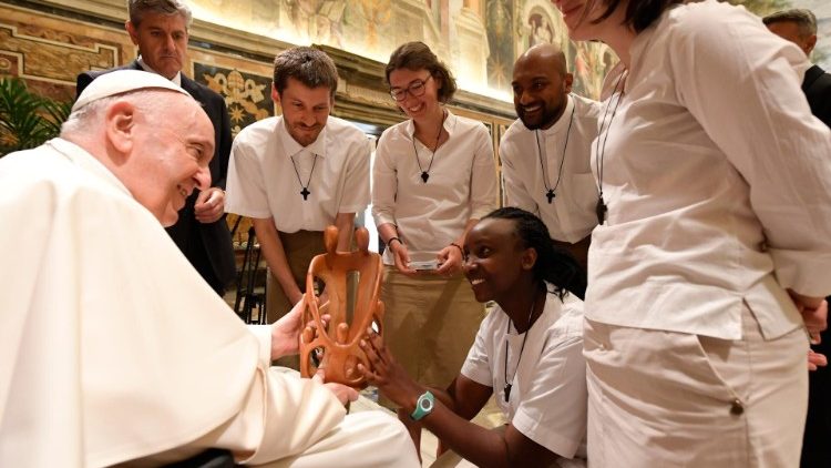 O Papa: a política é a arte do encontro, reflexão e ação